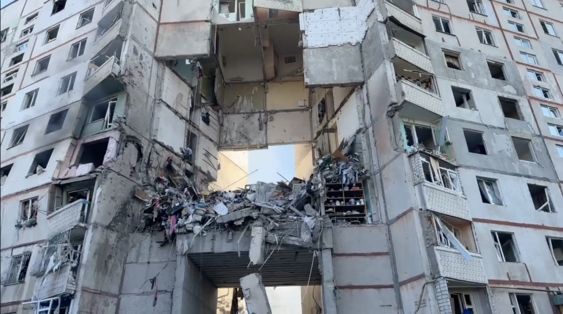 High-rise residential building in Kharkiv, damaged by direct hit of a Russian glide bomb / Source: Ihor Terekhov's telegram channel