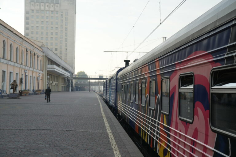 Понад шість тисяч порцій за один день: як працює поїзд-кухня у Харкові