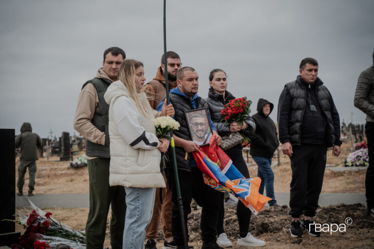 У Харкові попрощалися з волонтером Тиграном Галустяном — фоторепортаж