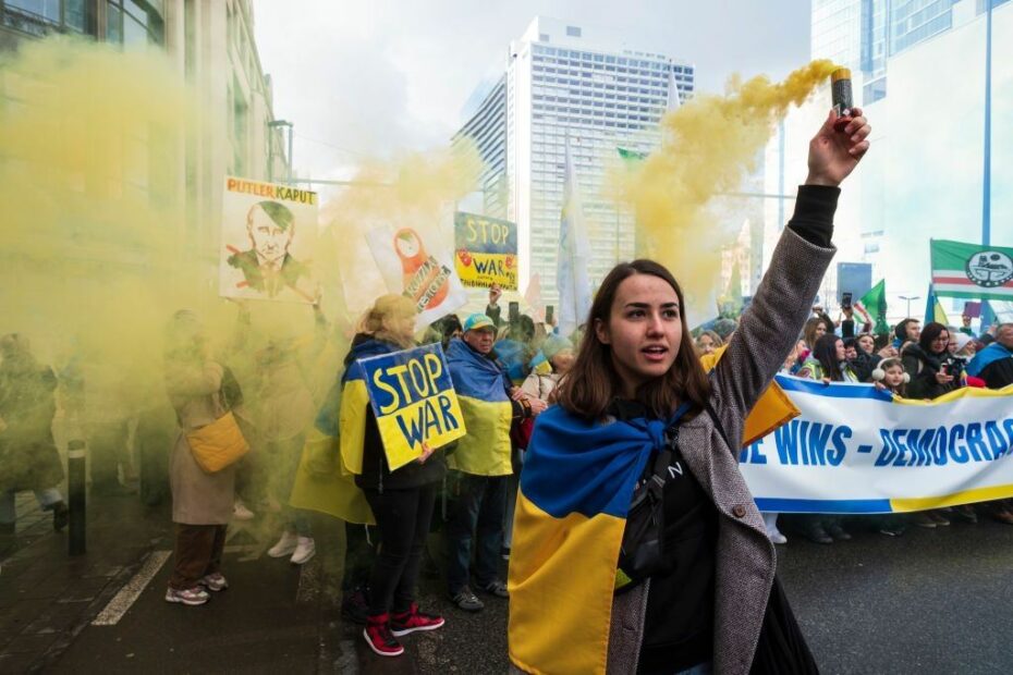 Олена Кужим та інші українці під час одного з мітингів у Брюсселі. Фото надала героїня матеріалу