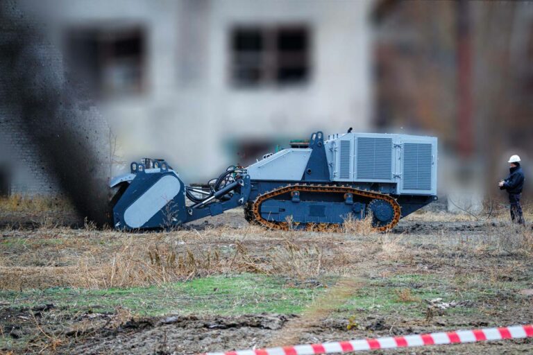 Харківські розробники презентували нову машину для розмінування 