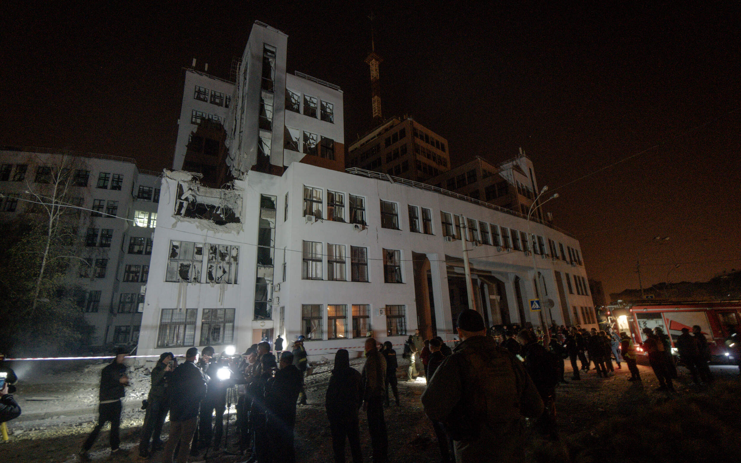 Russian glide bomb hit the historic building of Derzhprom. October 2024 / Photo: Ivan Samoilov, Gwara Media