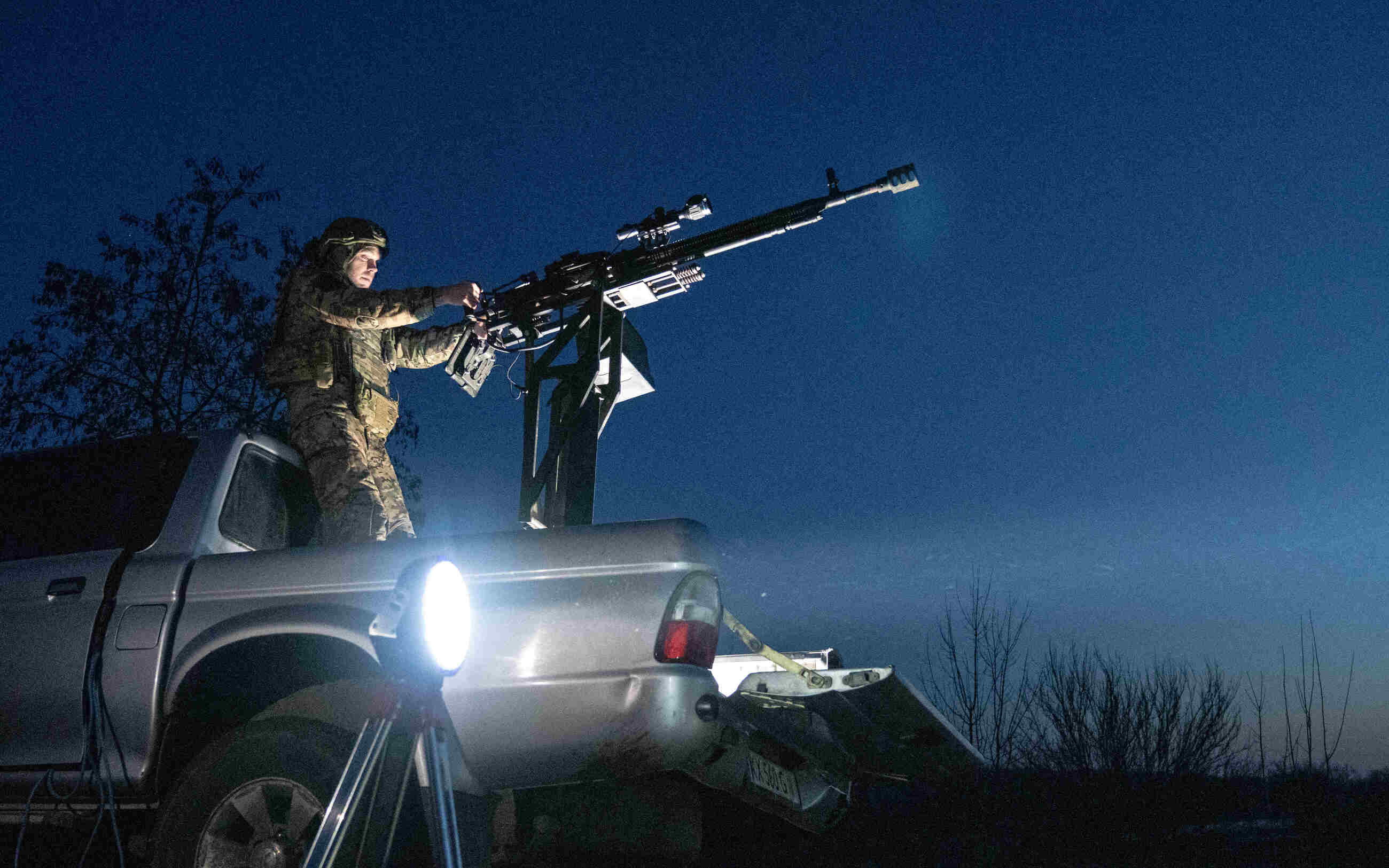 The soldier of the mobile firing group is tracking Russian drones in the sky above the Kharkiv region. February 28, 2024 / Denys Klymenko, Gwara Media