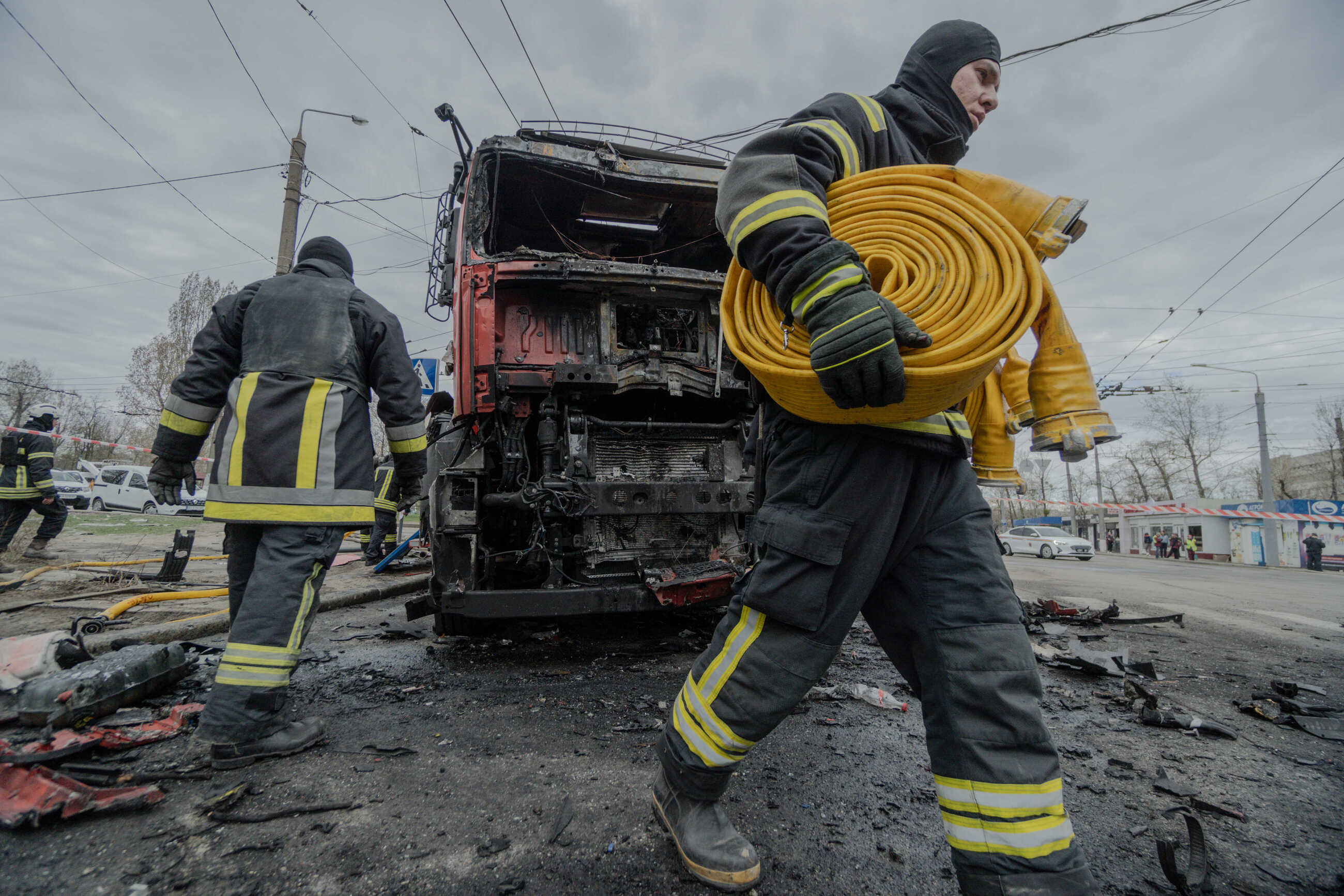 Emergency workers gather their equipment after working through the night of Russian double-taps that killed 2 of their colleagues. April 4, 2024 / Photo: Ivan Samoilov, Gwara Media