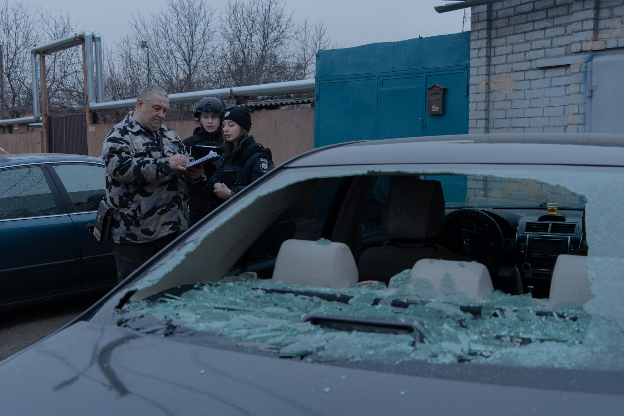 Police gathering information from eyewitnesses of the Russian drone strike on Kharkiv on January 25, 2025 / Photo: Liubov Yemets, Gwara Media