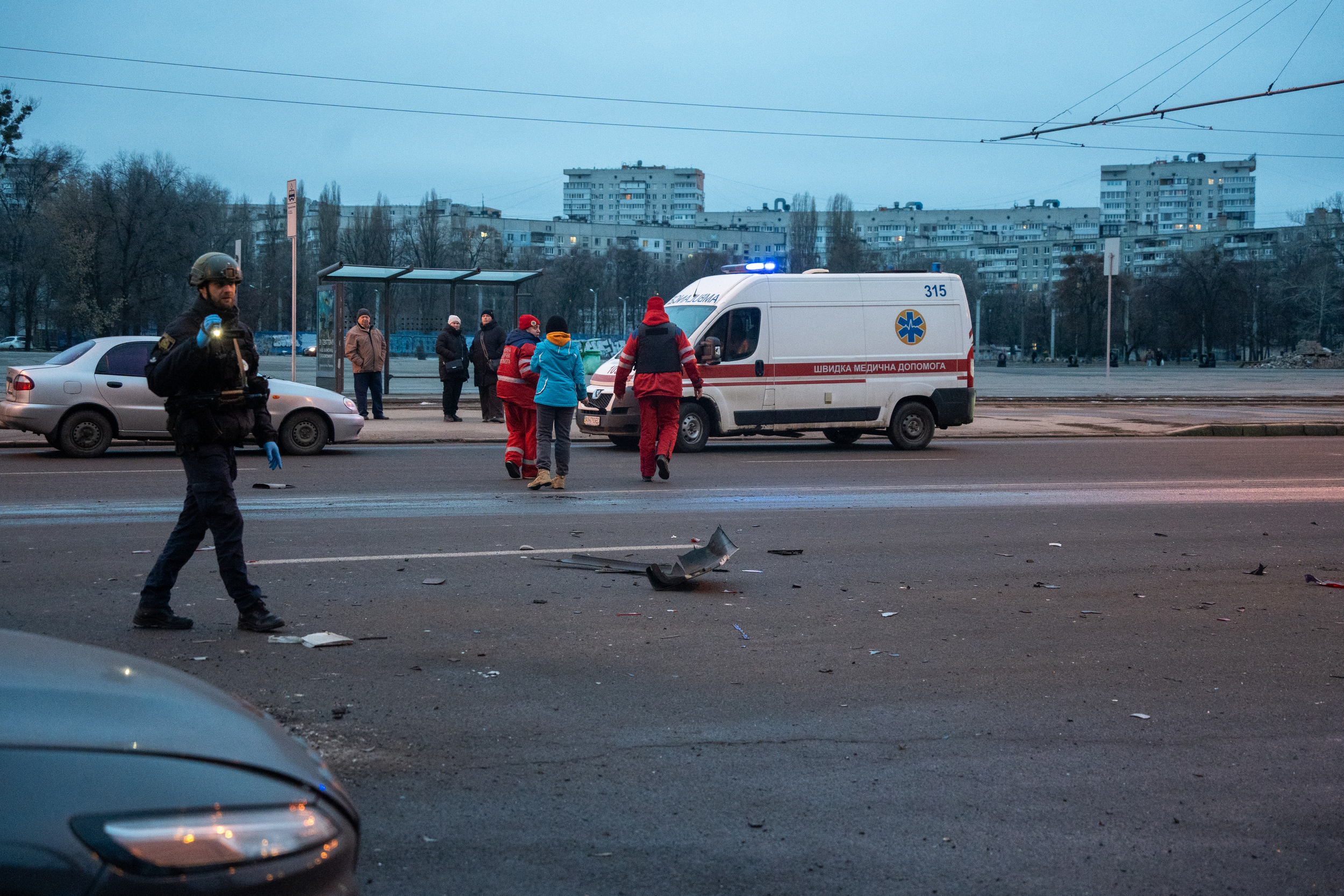 Ambulance workers at the impact site of Russian Molniya drone attack in Slobidskyi district of Kharkiv. January 16, 2025 / Photo: Liubov Yemets, Gwara Media