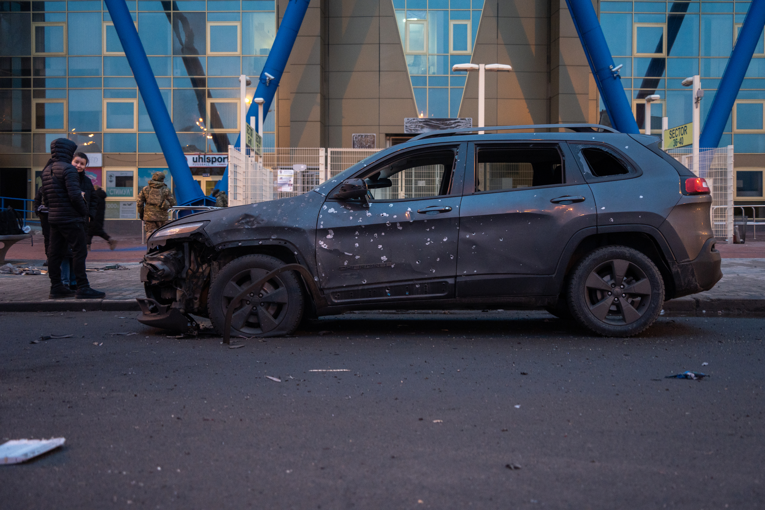 Car, damaged in Russian Molniya drone attack on Kharkiv on January 16, 2025 / Photo: Liubov Yemets, Gwara Media