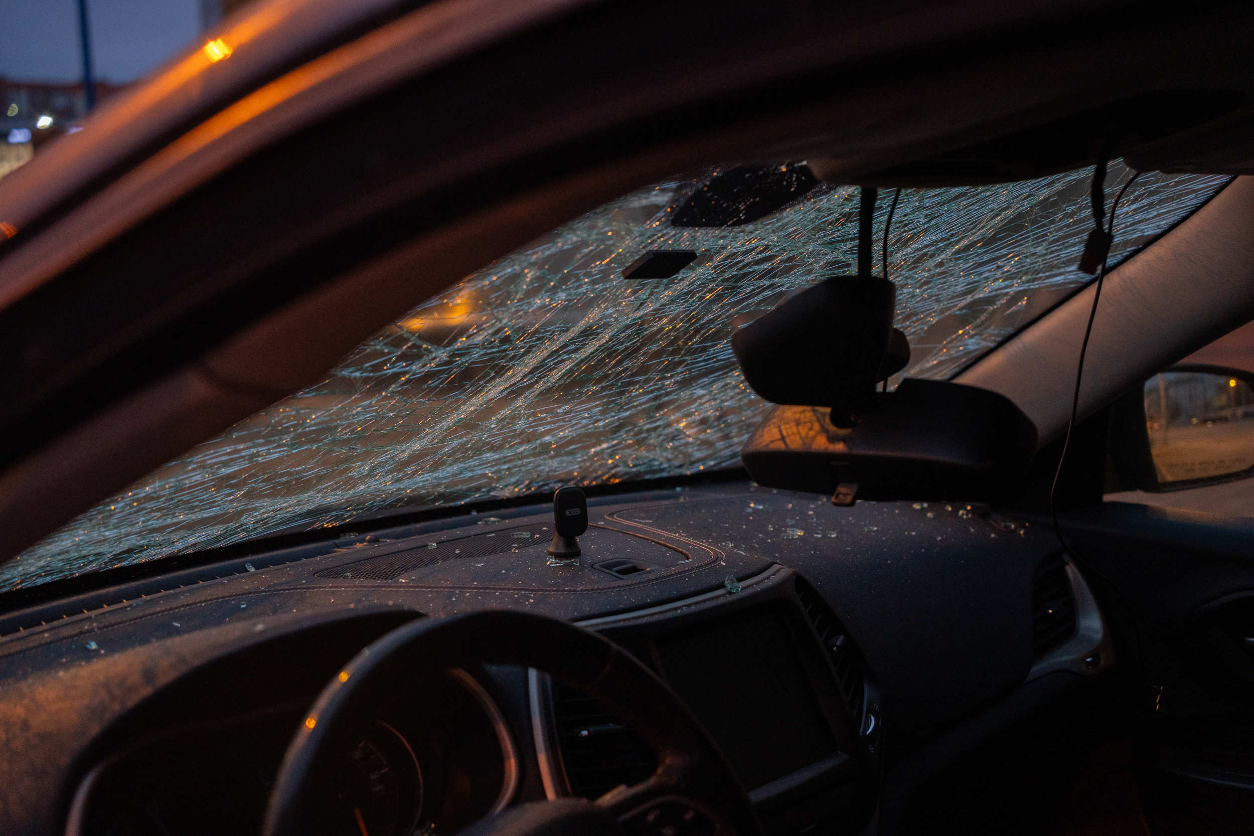 Windshield of the car, damaged in Russian Molniya drone attack on Kharkiv on January 16, 2025 / Photo: Liubov Yemets, Gwara Media