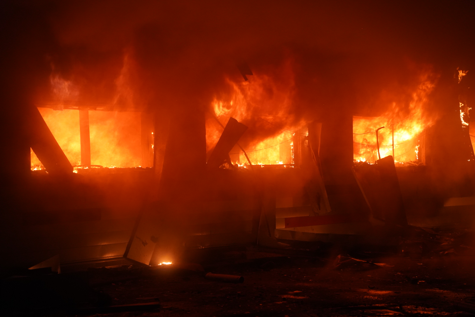 The fire that broke out after the Russian Shahed drone attack in the Novobavarksyi district of Kharkiv on January 28 / Photo: Serhii Prokopenko, Gwara Media