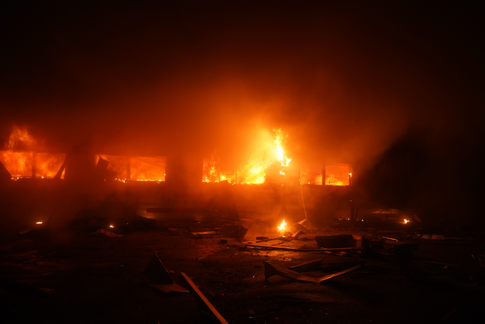 The fire that broke out after the Russian Shahed drone attack in the Novobavarksyi district of Kharkiv on January 28 / Photo: Serhii Prokopenko, Gwara Media