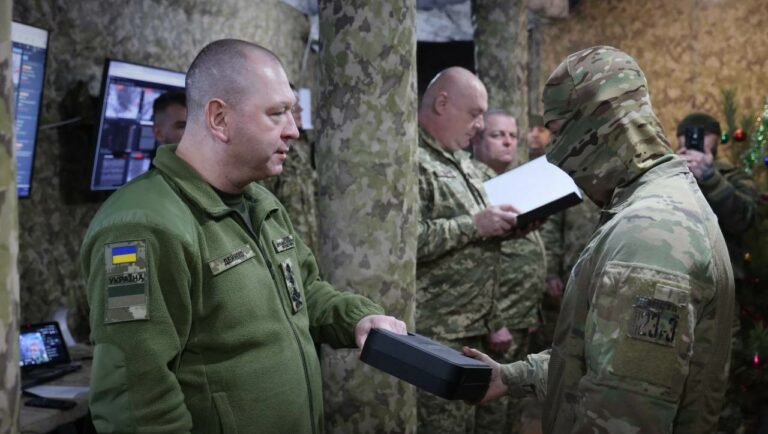 Бійці з Харківського гарнізону отримали держнагороди