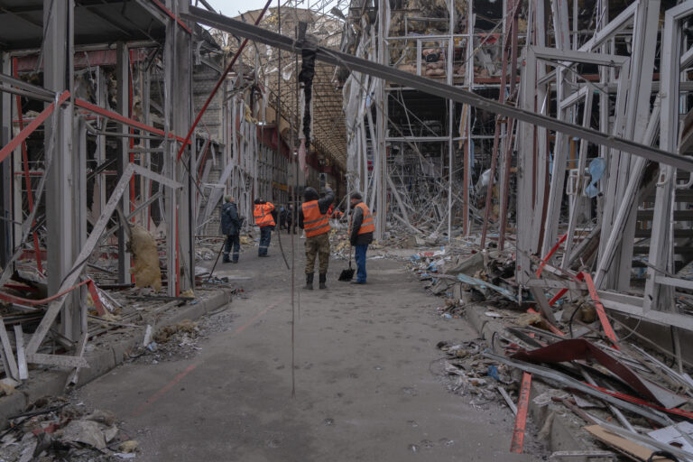 “What happened here is terrible.” Russian drone strike on Kharkiv damages at least 100 stores of Barabashovo, one of biggest markets in Europe (photos) 