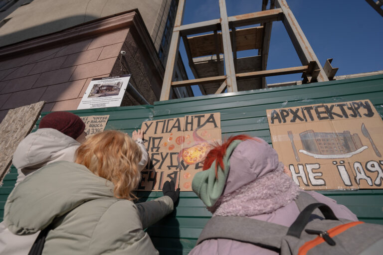 «Архітектуру не їдять»: протест проти забудови харківського «Гіганта» — ВІДЕО