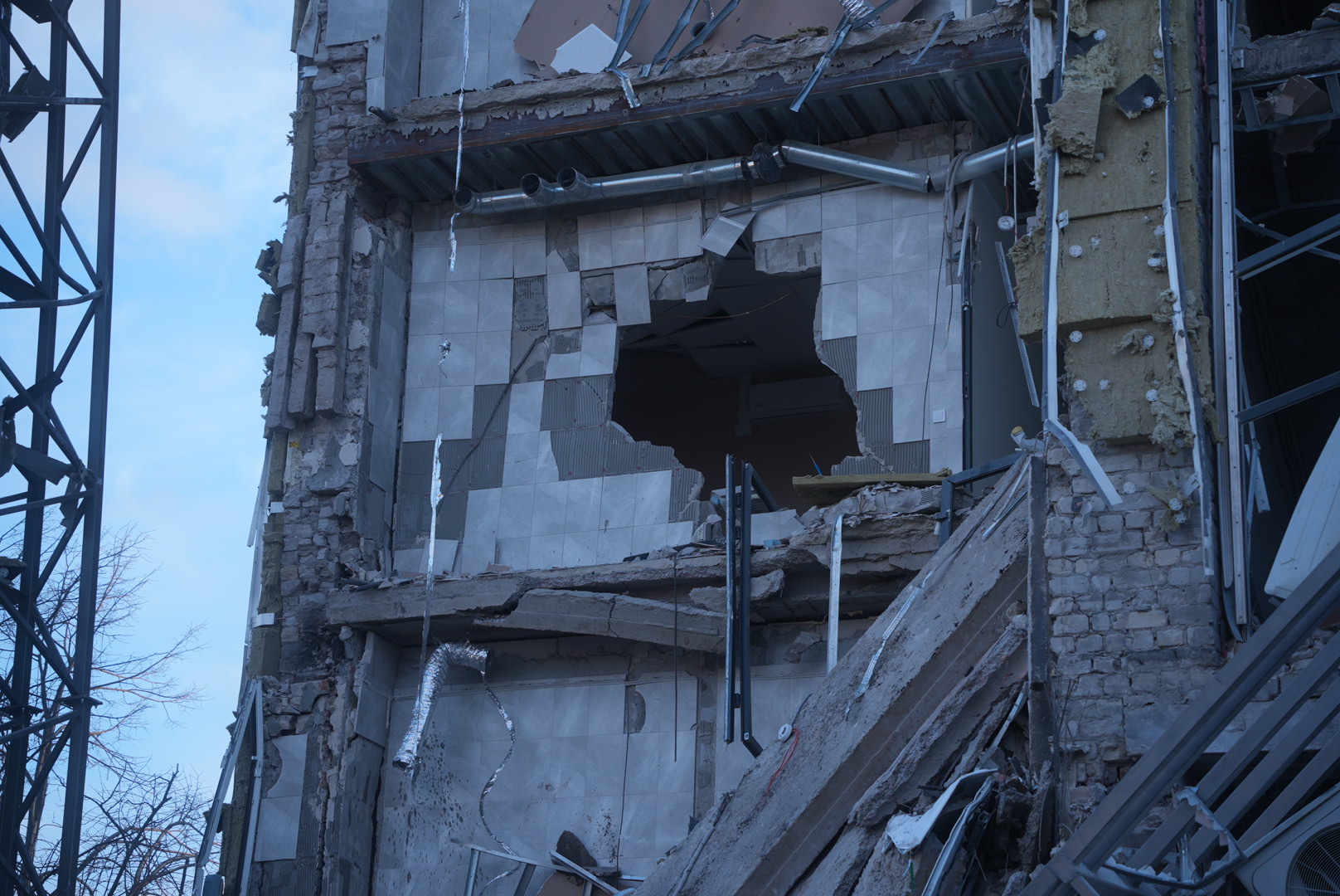 Aftermath of the Russian missile attack on Izium, Kharkiv Oblast on Feb 4, 2025 / Photo: Liubov Yemets, Gwara Media