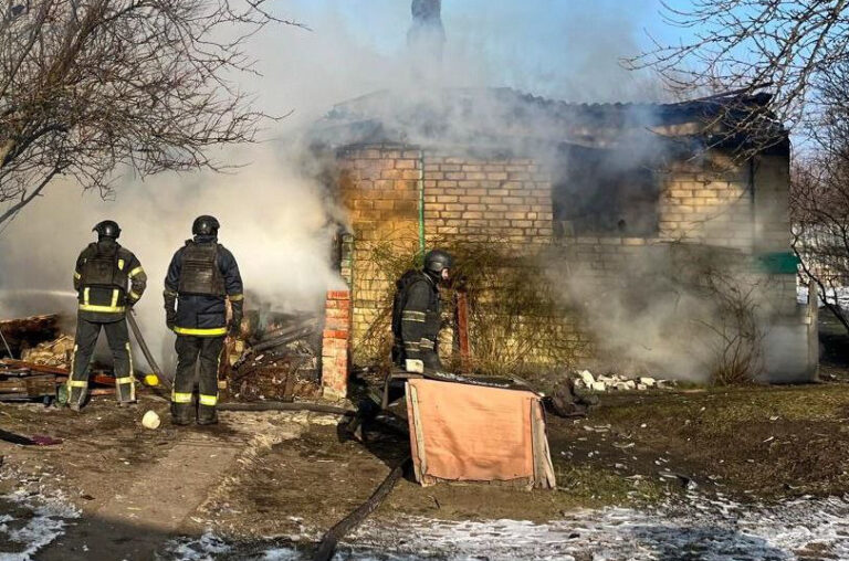 У Купʼянській громаді спалахнула пожежа у приватній оселі внаслідок обстрілу РФ