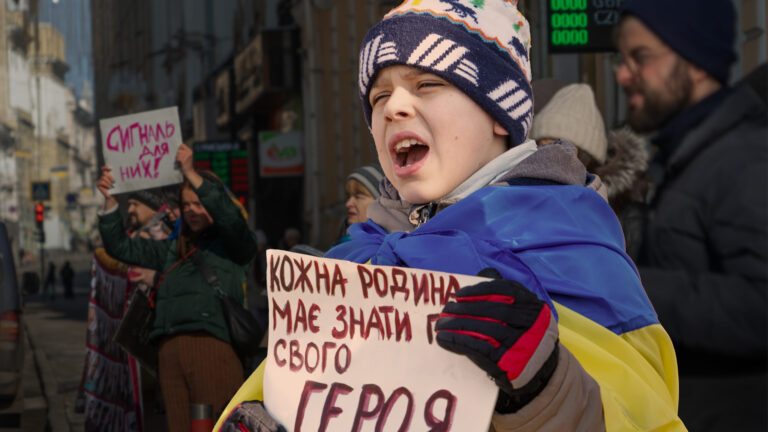 «Не мовчи! Полон вбиває!»: Акція у центрі Харкова — ВІДЕО