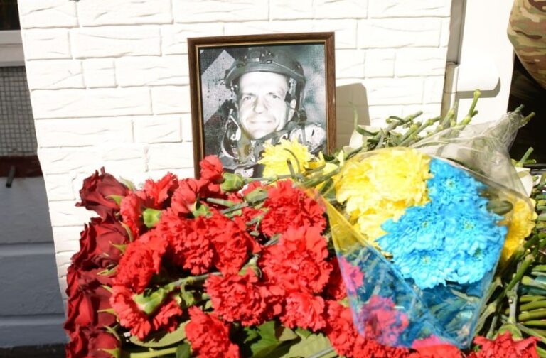 У харківському ліцеї відкрили меморіальну дошку загиблому українському військовому 