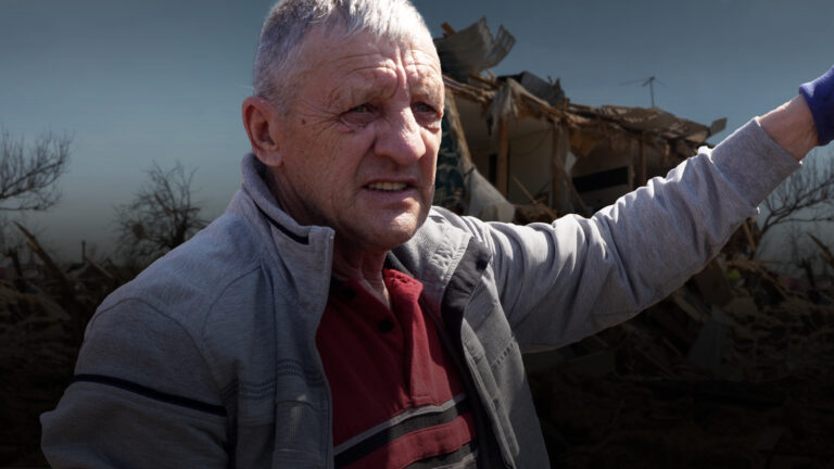 Бомбардують селище авіабомбами: як живе прикордонне Слатине — ВІДЕО