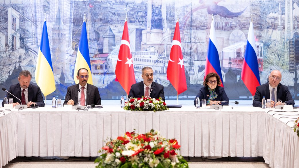 Meeting of Ukrainian and Russian negotiators in Istanbul, Turkey, May 16