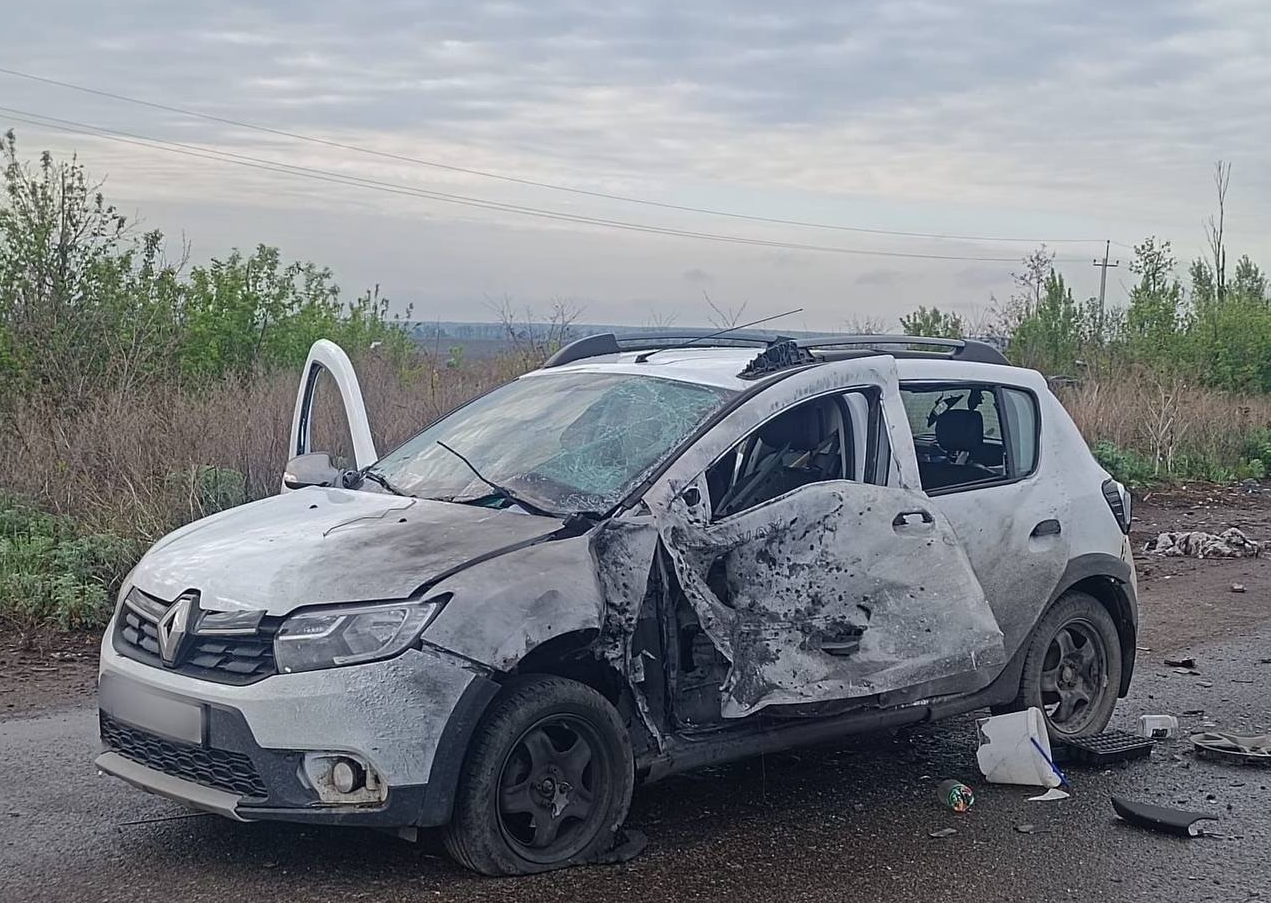 Пошкоджена FPV-дроном автівка / Фото: Олег Синєгубов