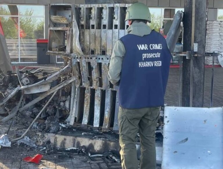 Вночі російський дрон влучив в АЗС у Харкові