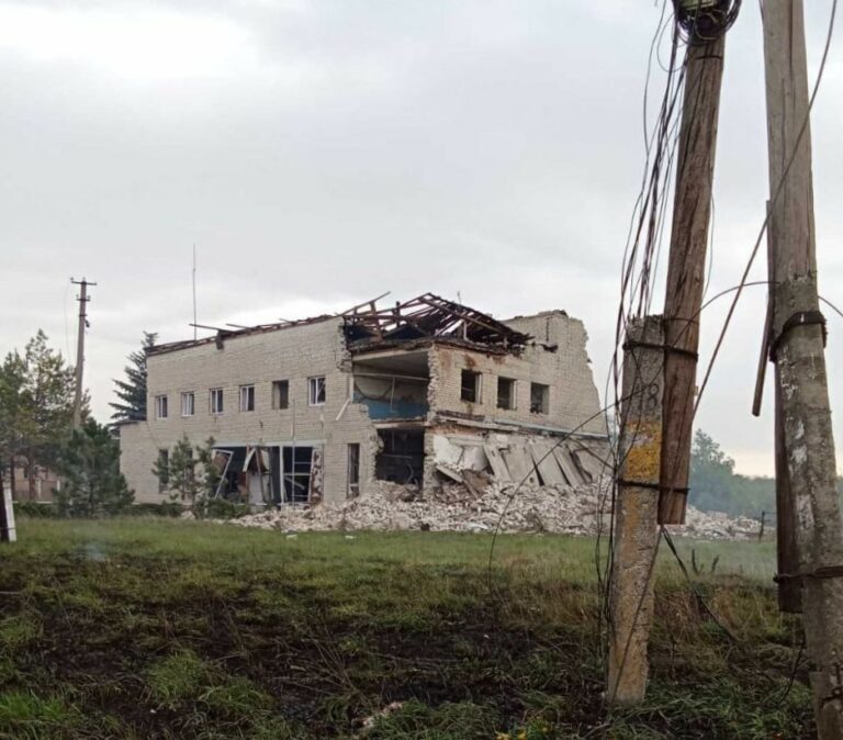 На Харківщині внаслідок російського авіаудару пошкоджено будівлю поста ДСНС 