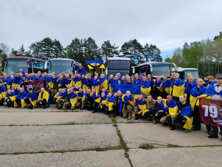 Україна повернула з полону 205 військових 