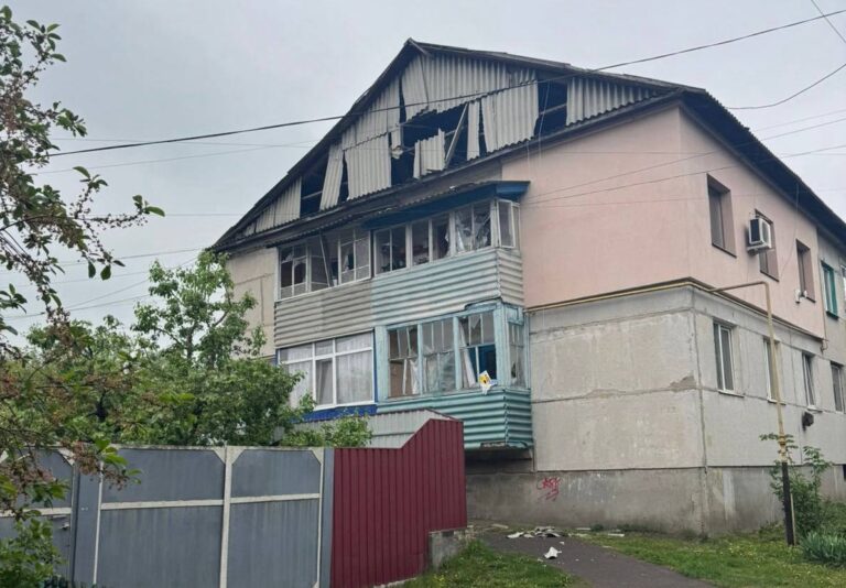 РФ завдала ракетного удару по селищу на Харківщині