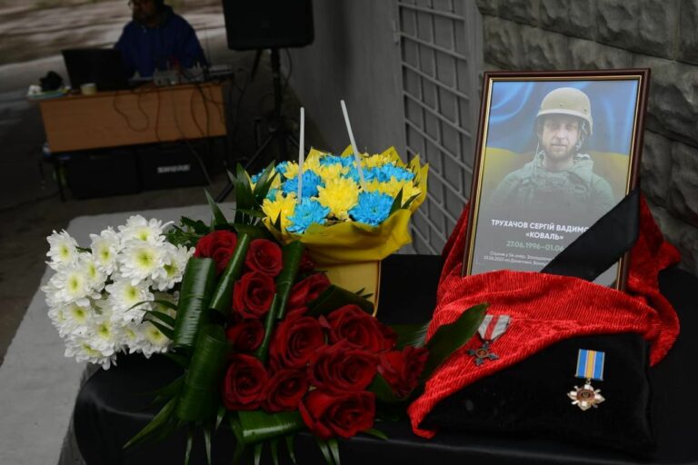 У харківському ліцеї встановили меморіальну дошку загиблому українському військовому