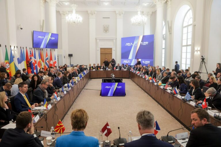Понад 700 людей підозрюються у воєнних злочинах в Україні — Шмигаль