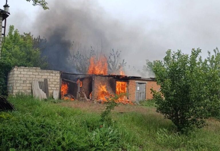 За добу РФ обстріляла сім населених пунктів Харківщини: сталися пожежі