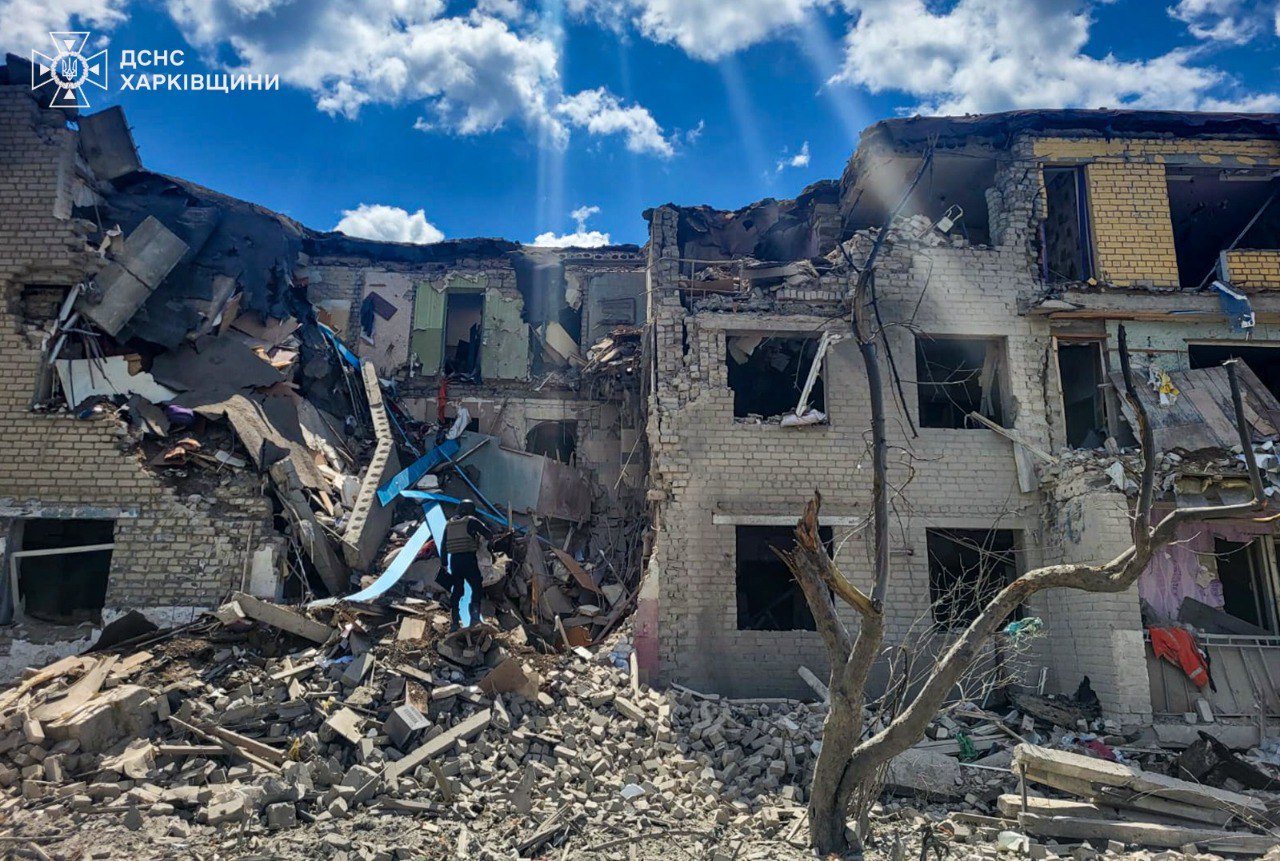 Damaged apartment building in Kupiansk-Vuzlovyi after Russian attack on May 21