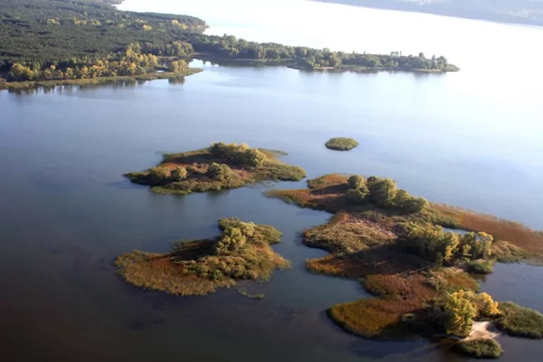 Russian attacks on dam in Kharkiv region disrupt traffic, threaten water supply