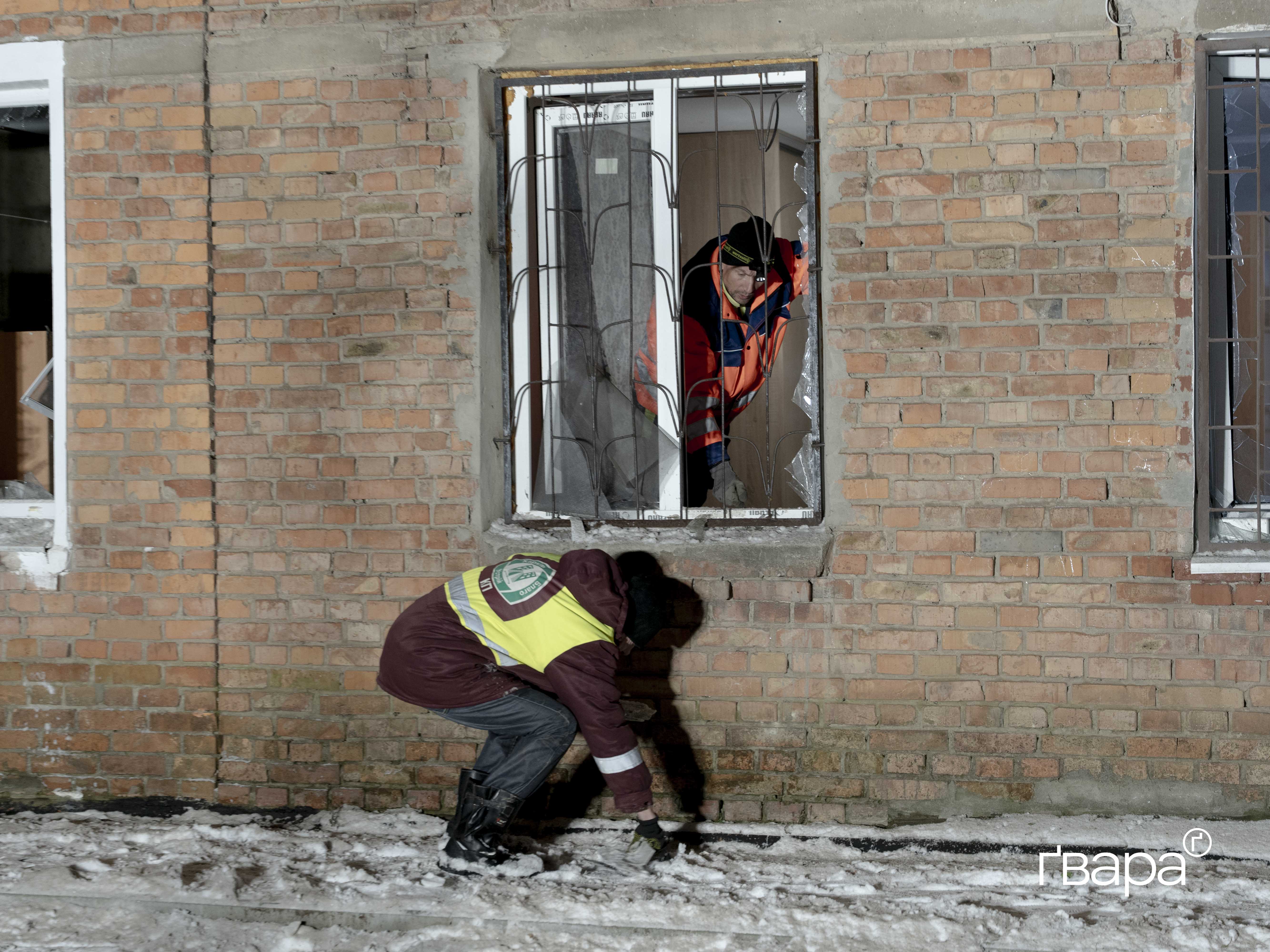 зображення до посту: Росіяни атакували одну з головних доріг міста, двоє людей загинули — фото