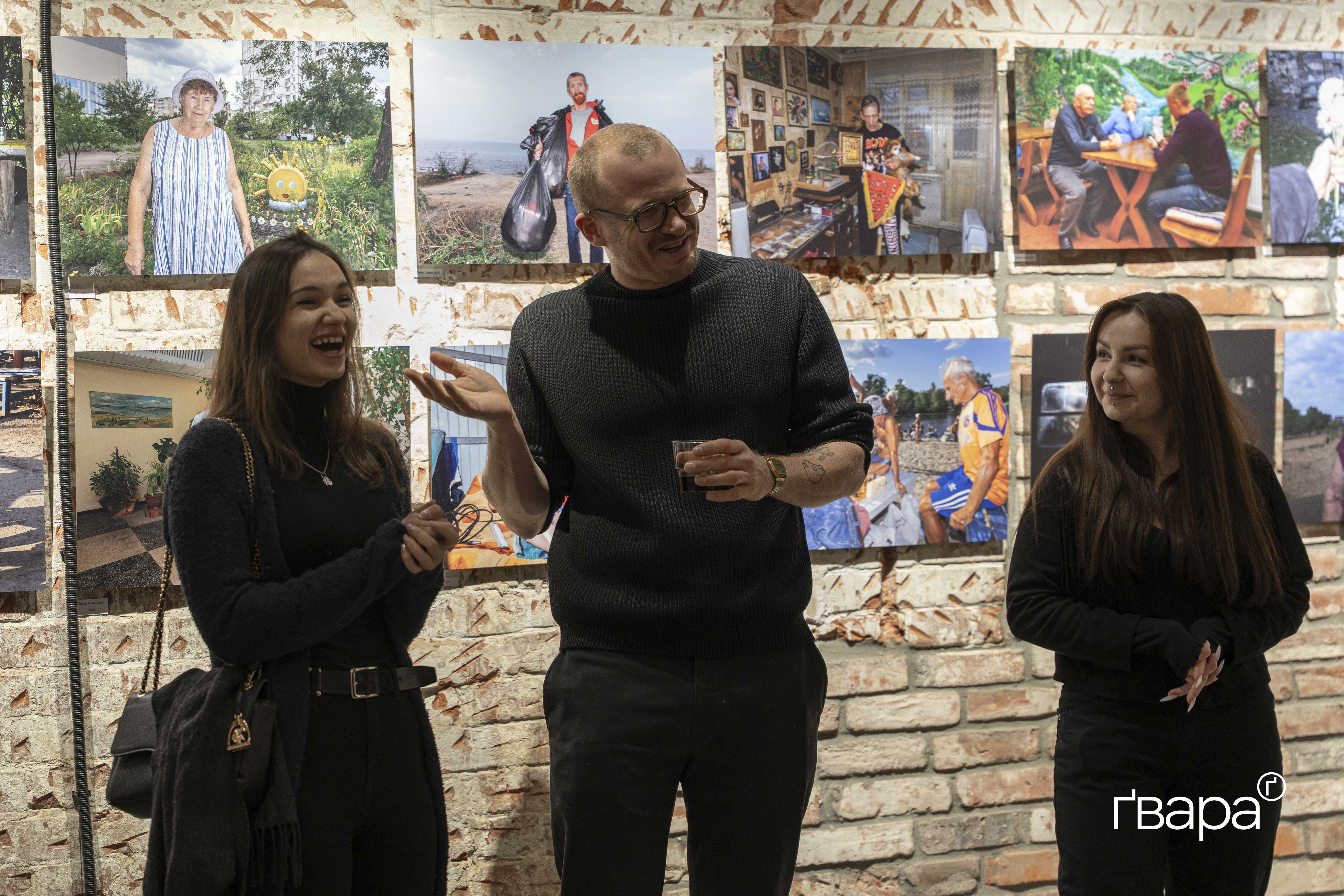 виставка брюссельського фотографа «Ці квіти не забудеш»