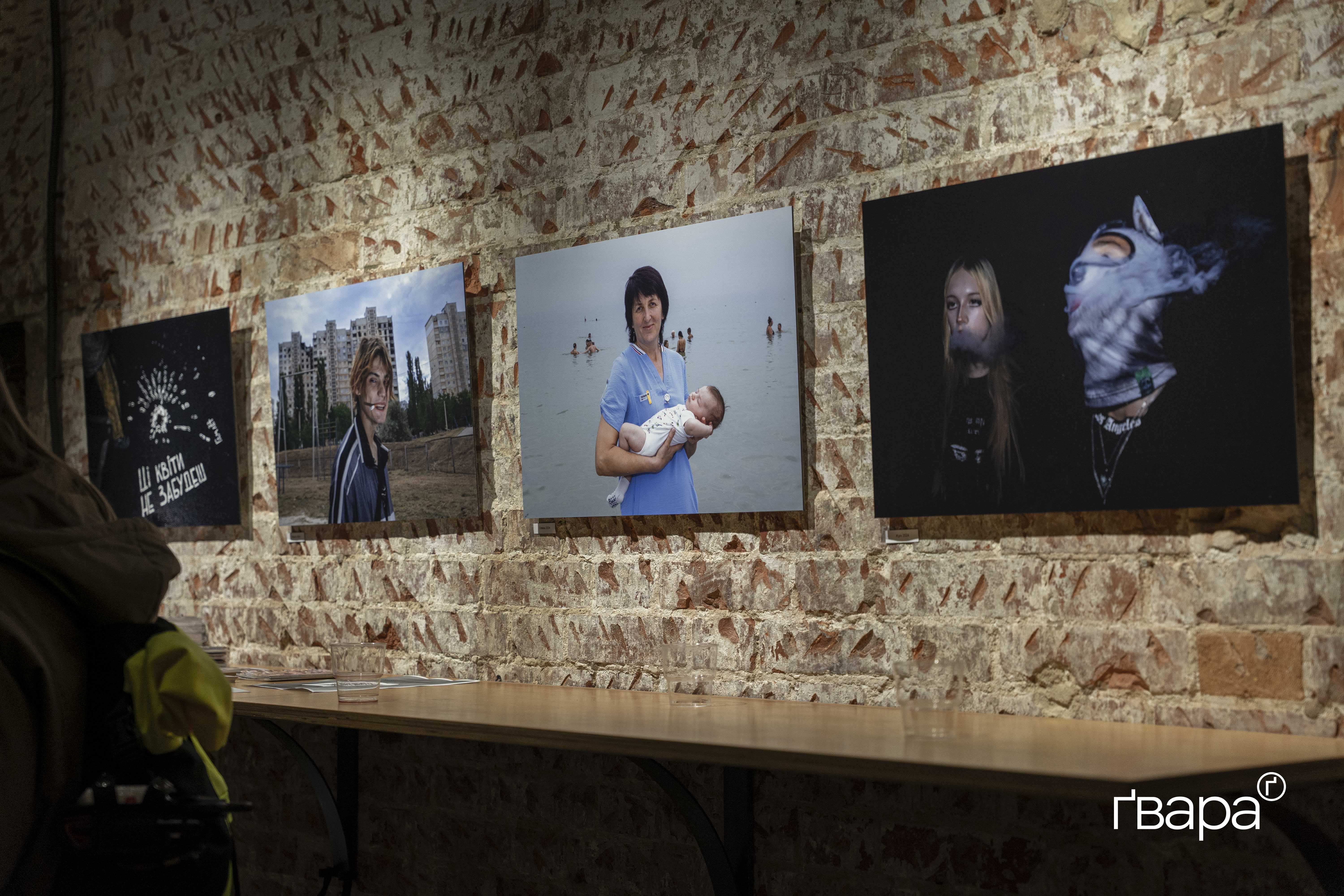 виставка брюссельського фотографа «Ці квіти не забудеш»