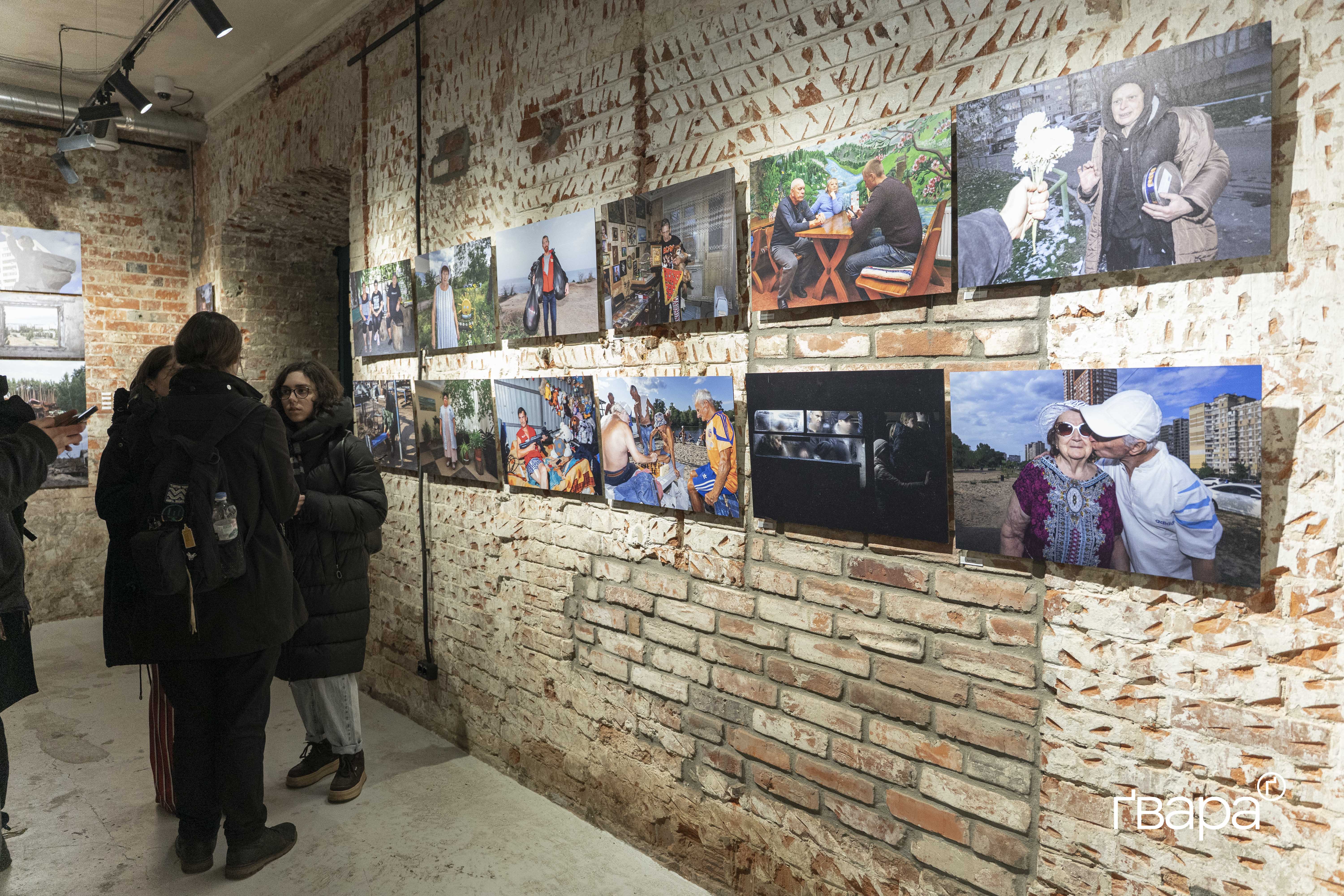 виставка брюссельського фотографа «Ці квіти не забудеш»