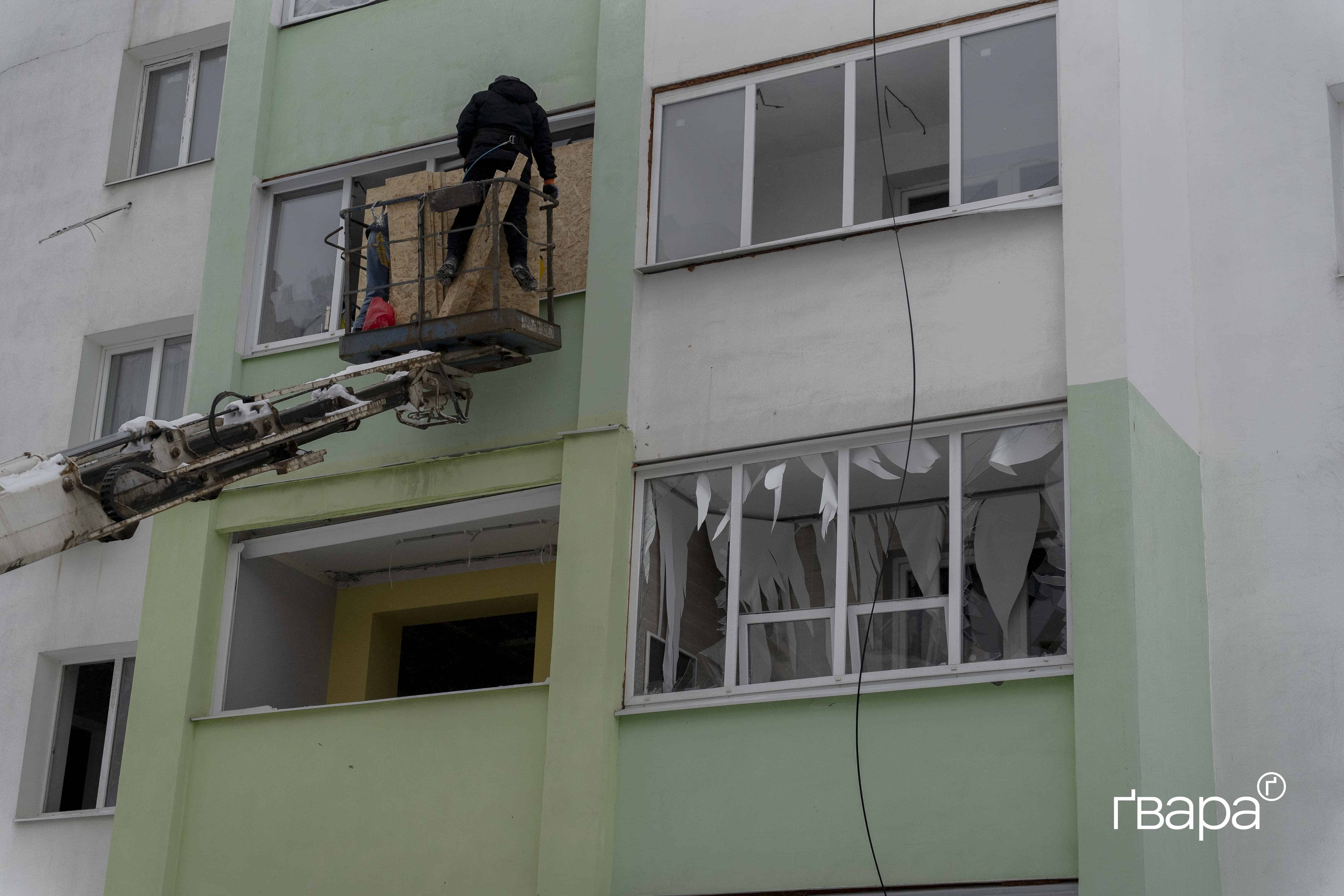 зображення до посту: «Це була ніч, як 22-го, коли ми сиділи пів року у сховищі»: наслідки масованої російської атаки по Харкову — фото