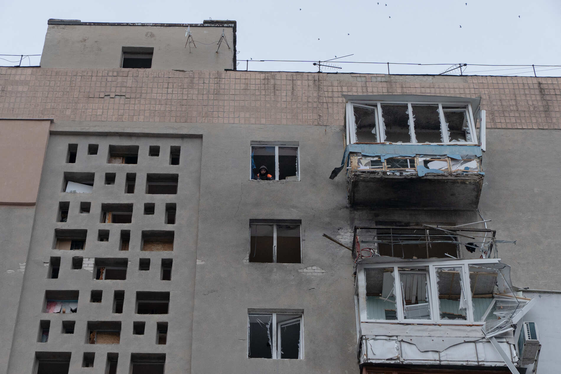 Russia attacks apartment building in Kharkiv, injuring 3, including 2 children
