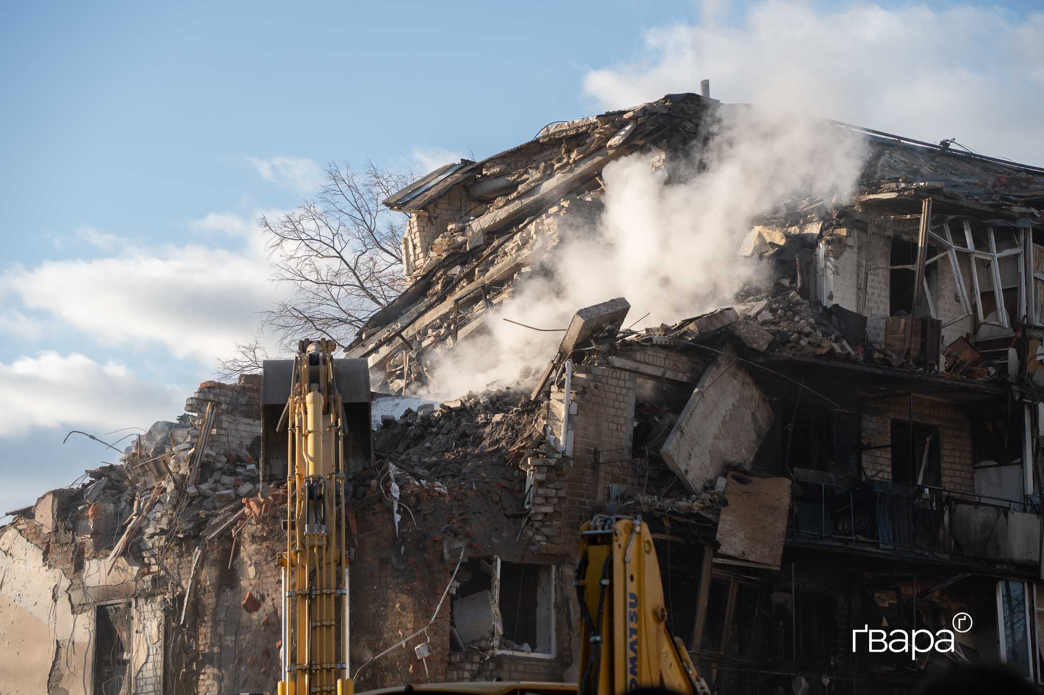 завали будинку, у який влучила російська ракета