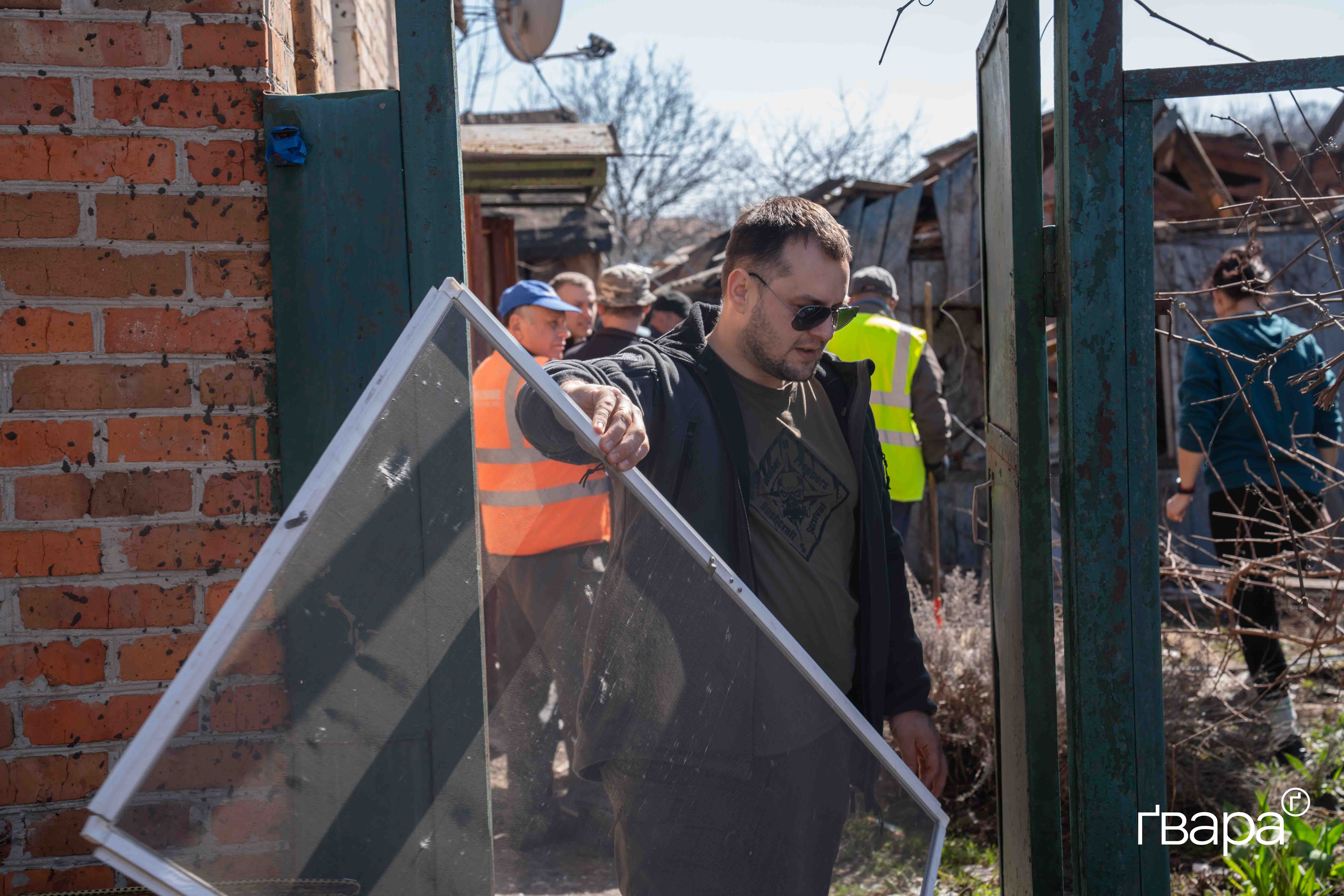 зображення до посту: Росіяни вдарили по приватному сектору в Харкові — фото