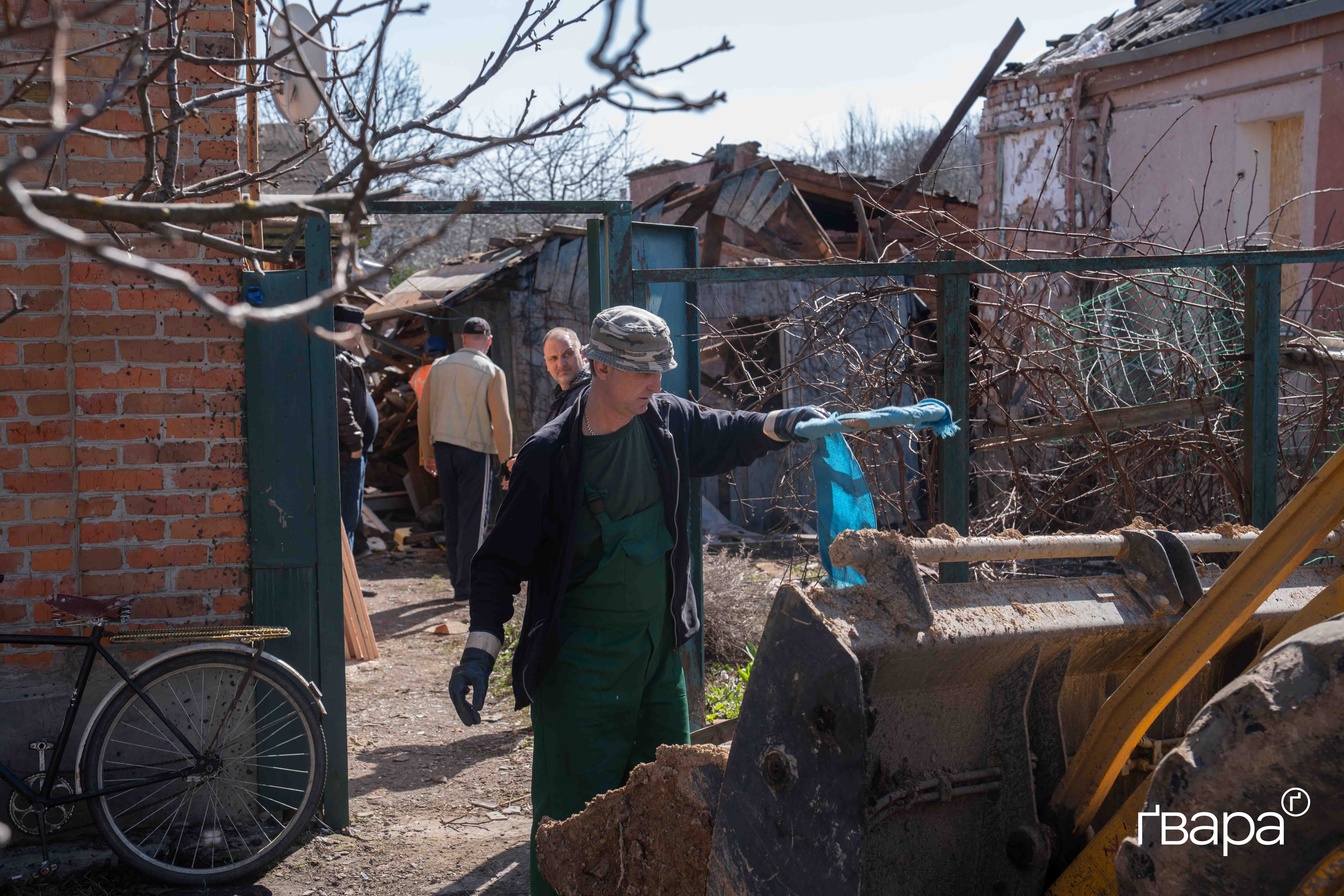 зображення до посту: Росіяни вдарили по приватному сектору в Харкові — фото