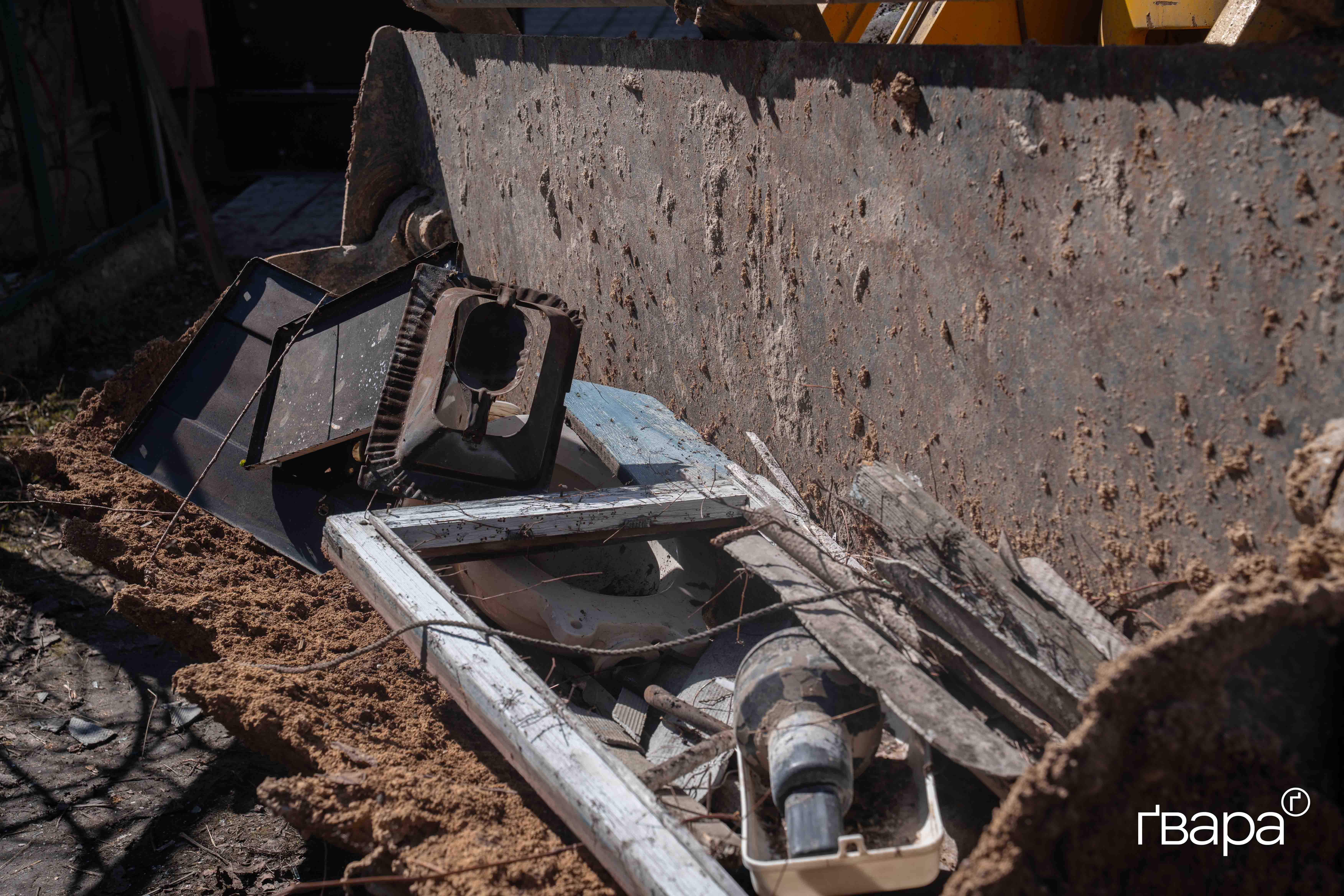 зображення до посту: Росіяни вдарили по приватному сектору в Харкові — фото