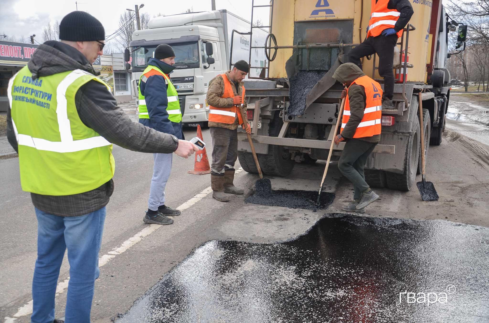 зображення до посту: «50% доріг Харківщини — в аварійному стані»: керівник Служби відновлення та розвитку інфраструктури про стан доріг в області