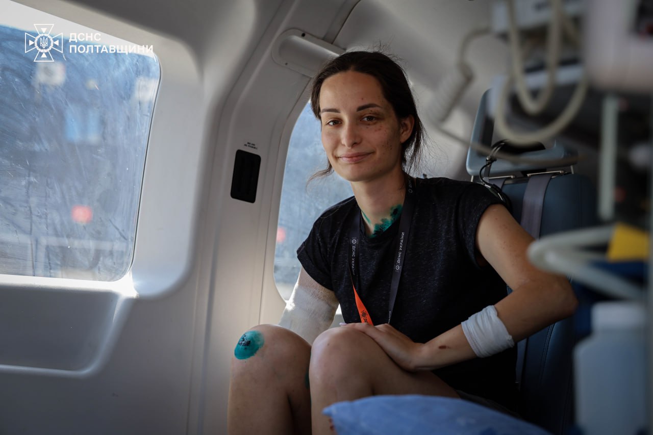 Medics transport Kharkiv rescuer who lost her arm during Russian attack to Lviv for prosthetics