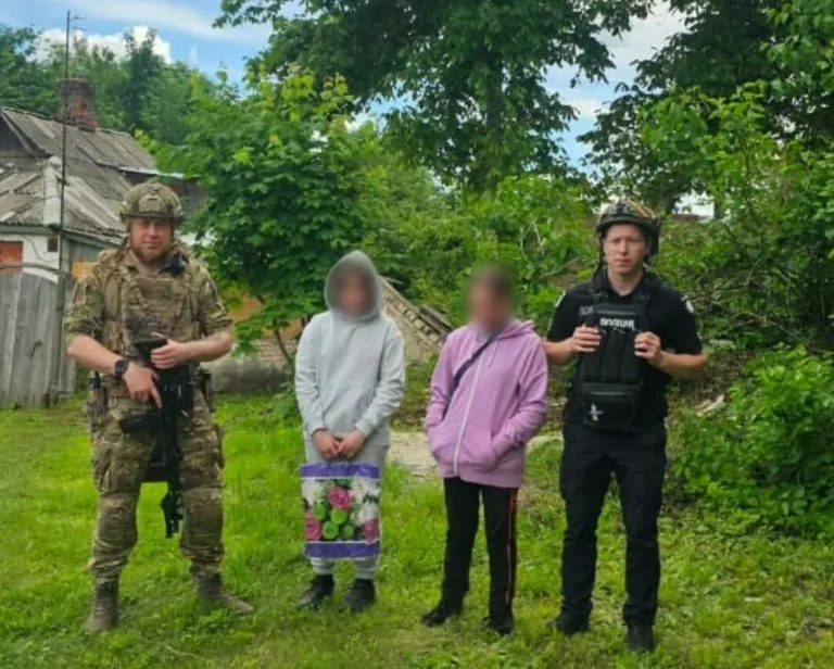 Police evacuates mother, her 12-year-old daughter from Kupiansk district under Russian FPV drone threat