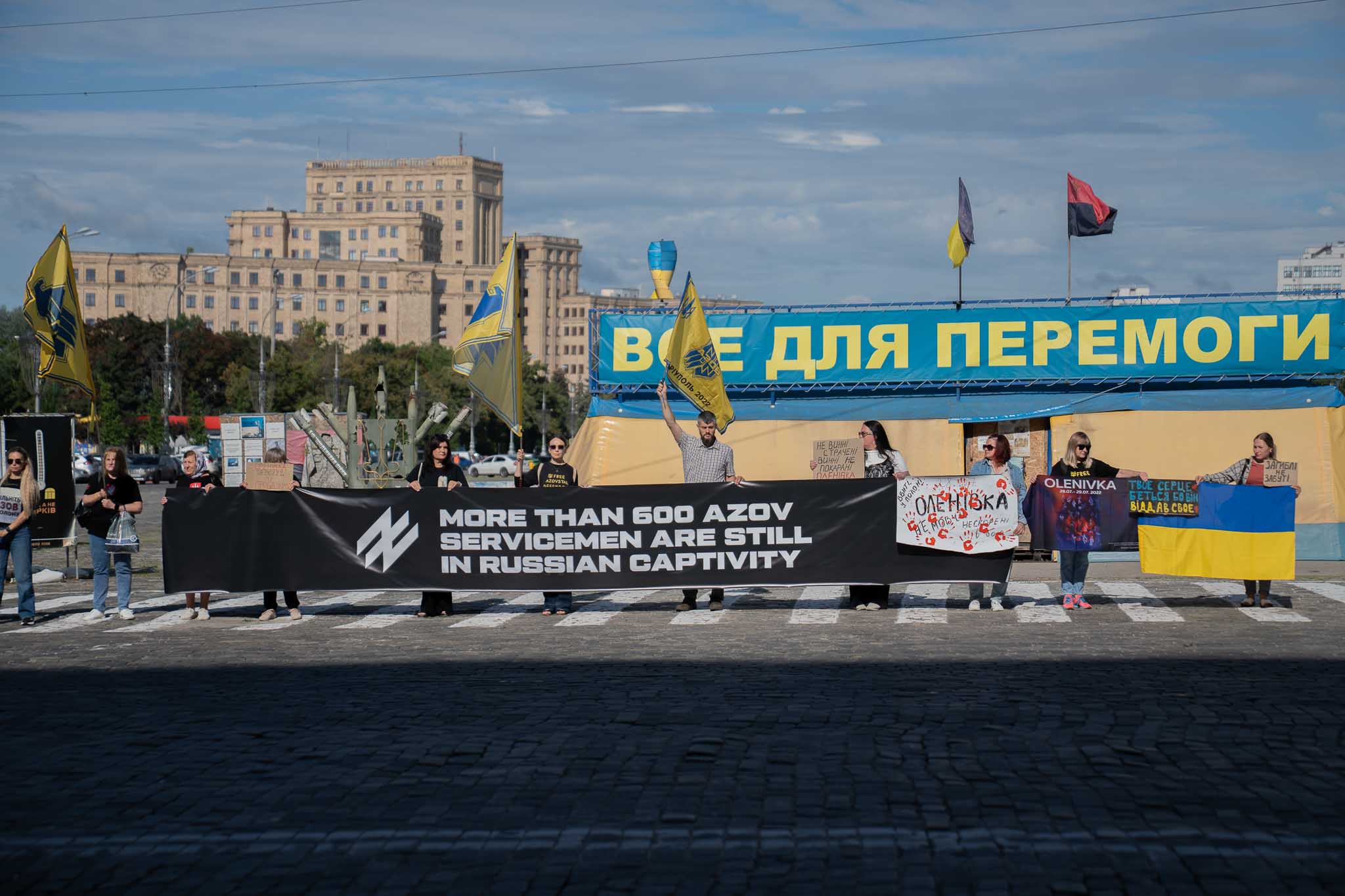 Kharkiv locals gathered at the center of Kharkiv to honour Ukrainian Pows killed in Olenivka in 2022