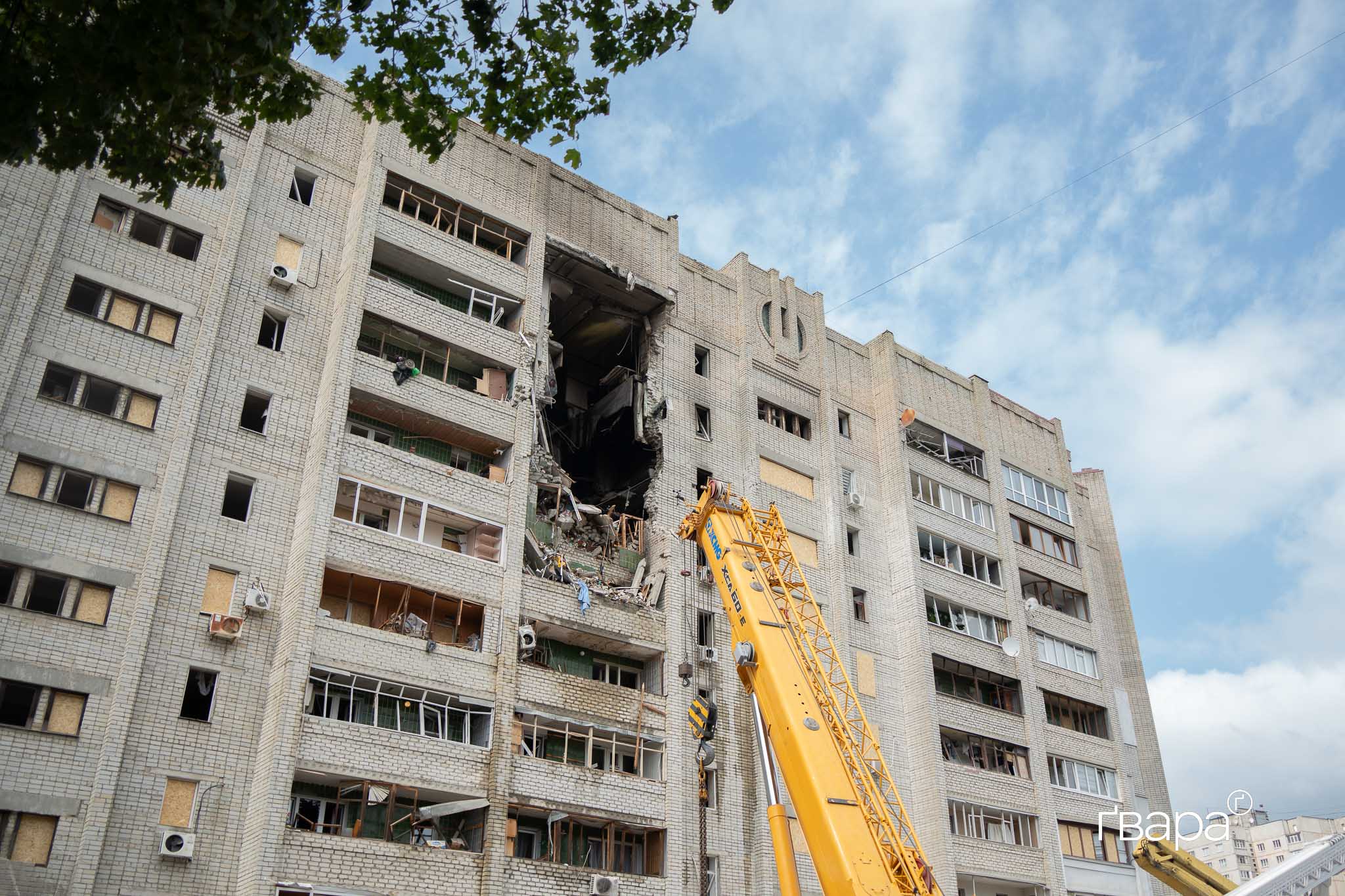 зображення до посту: Один загиблий і понад 30 постраждалих: наслідки ударів по Салтівці — фото