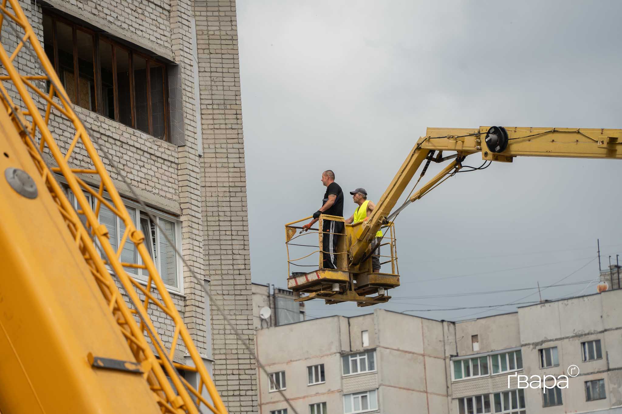 зображення до посту: Один загиблий і понад 30 постраждалих: наслідки ударів по Салтівці — фото
