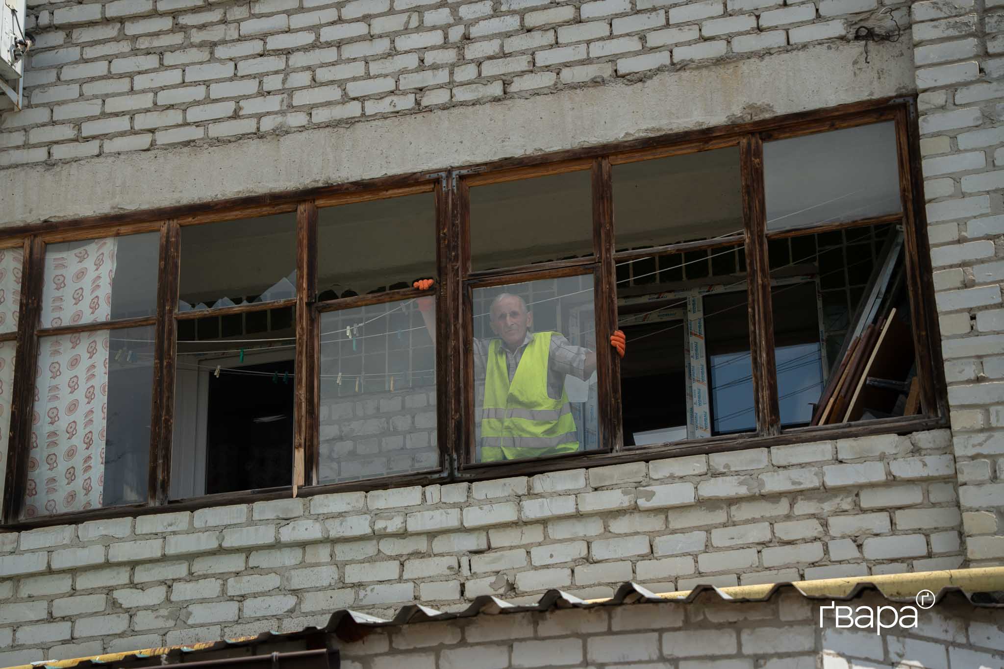 зображення до посту: Один загиблий і понад 30 постраждалих: наслідки ударів по Салтівці — фото